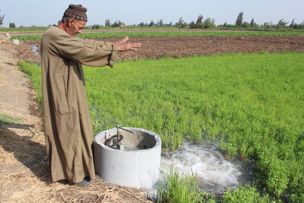 boer spreekt zegen uit over water Kafr el Sheik.jpeg